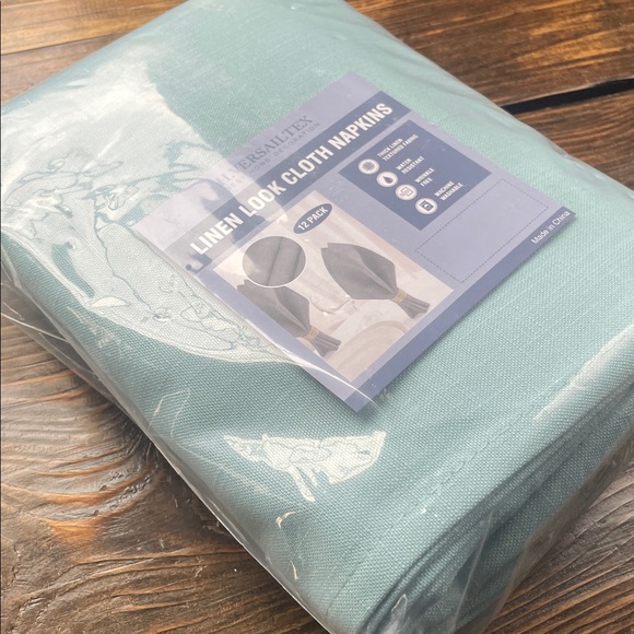 H. Versailtex Cloth Table Napkins - Picture 4 of 7